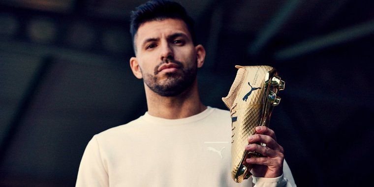Kun cel voinic si ghetele de aur! Aguero aniverseaza titlul de cel mai bun marcator din istoria lui City cu o pereche de ghete UNICA_2
