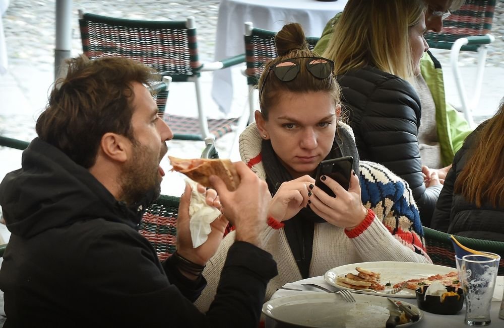 Simona Halep, alaturi de iubit in vacanta! Cum a fost surprinsa de paparazzi! FOTO_4