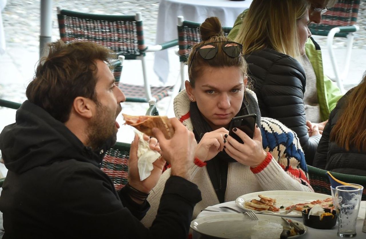 Simona Halep, alaturi de iubit in vacanta! Cum a fost surprinsa de paparazzi! FOTO_4