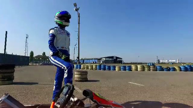 N-are permis, dar se intrece cu FIUL lui Schumacher in Formula 4! Visul Alexandrei: