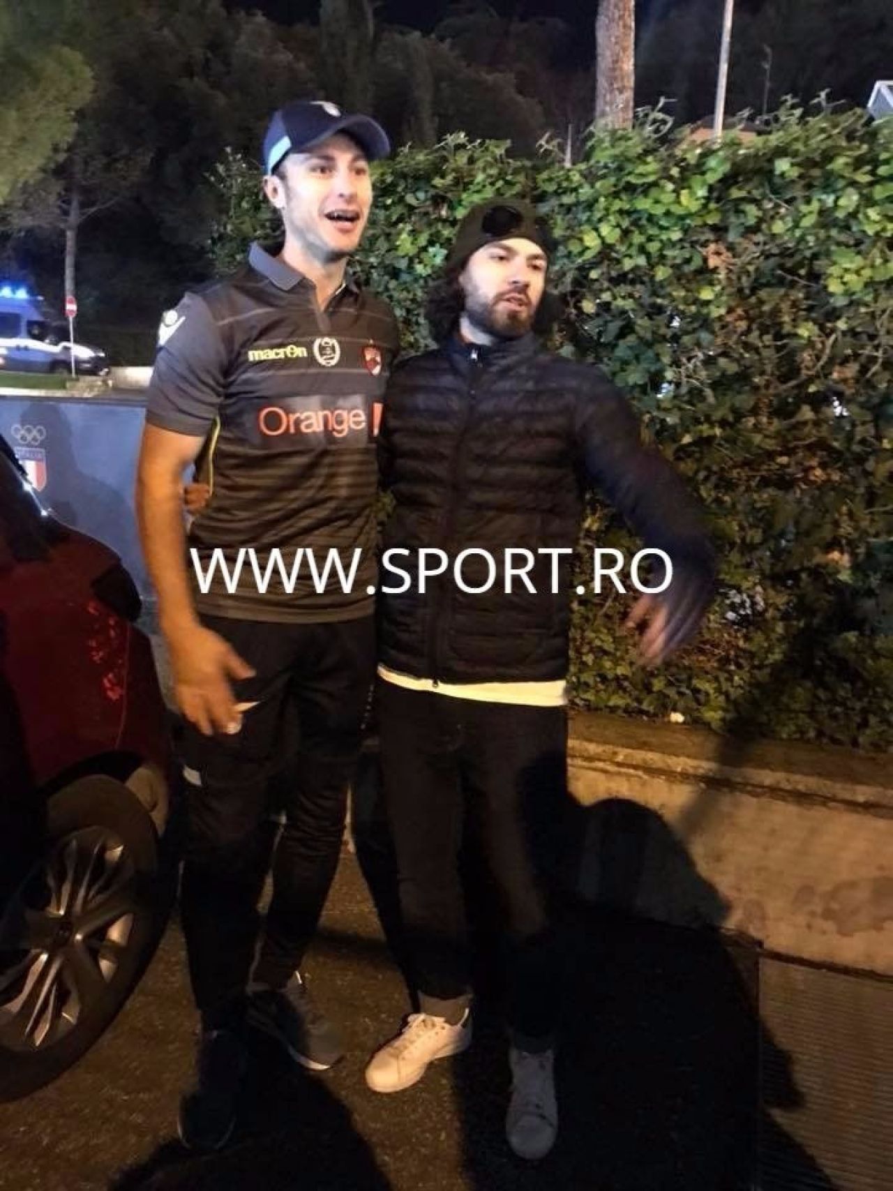 Fanii dinamovisti s-au dus si ei dupa Radu Stefan la Roma! Cum a reactionat fundasul cand s-a intalnit cu ei: FOTO_3