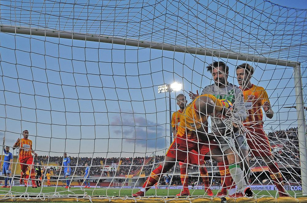 Un roman joaca la cea mai slaba echipa din Europa! Record istoric in fotbal: 13 infrangeri in primele 13 meciuri din acest sezon