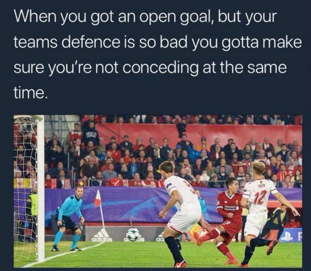 Adevaratul motiv pentru primul NO LOOK GOAL din UEFA Champions League! La ce se uita Firmino cand i-a inscris Sevillei :)