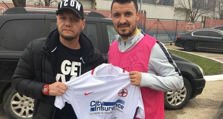 Stelistii strang bani pentru suporterul bolnav de cancer! A fost vandut tricoul lui Budescu. Anuntul fanilor