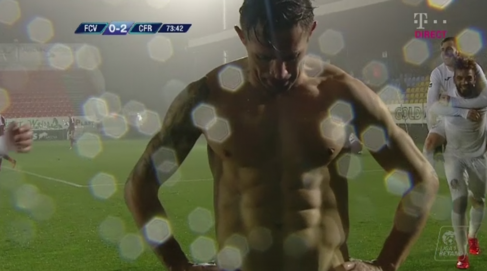 Muncesc de 7 ani la abdomenul asta! Trebuia sa-l arat :)) Deac a explicat bucuria in stilul Cristiano Ronaldo, dupa ce a dus-o pe CFR la 8 puncte de Steaua