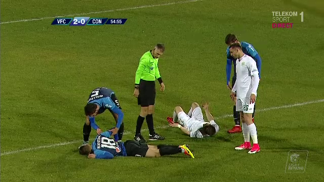 La un pas de TRAGEDIE la Viitorul - Concordia! Dani Lopez a ramas inconstient la pamant, jucatorii au facut semne disperate spre medici! Dupa cat timp a venit ambulanta_2