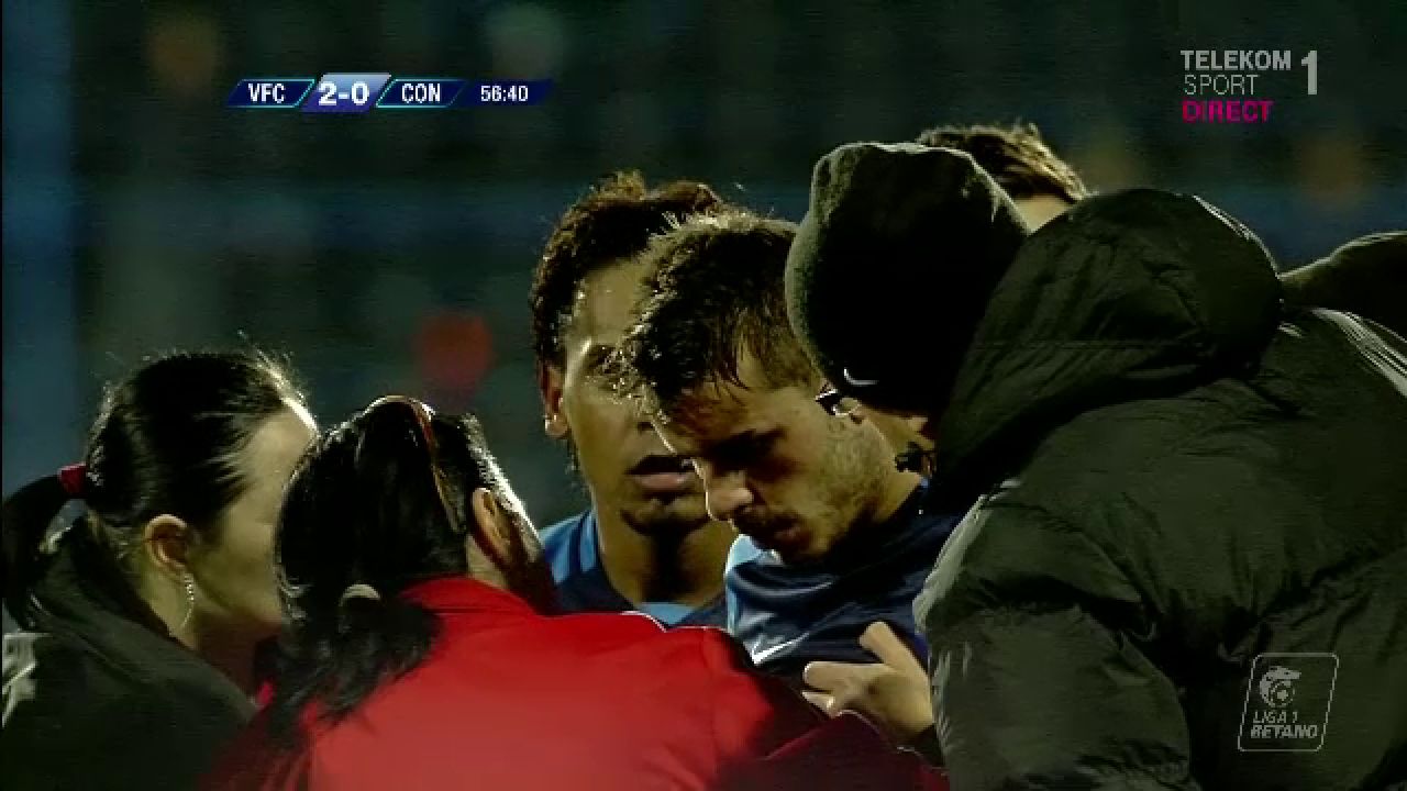 La un pas de TRAGEDIE la Viitorul - Concordia! Dani Lopez a ramas inconstient la pamant, jucatorii au facut semne disperate spre medici! Dupa cat timp a venit ambulanta_4