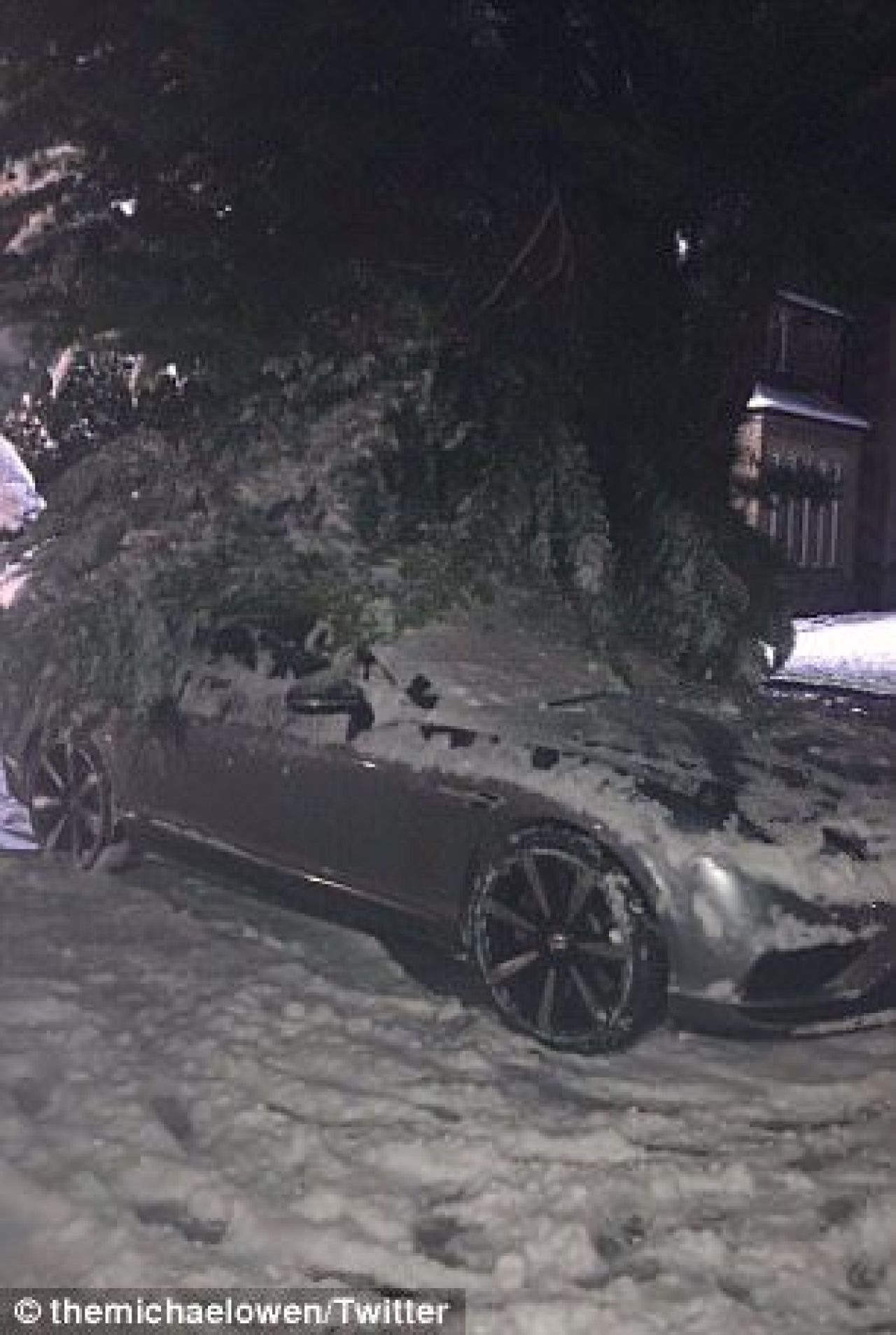 Si-a parcat Bentley-ul sub un copac sa o protejeze de ninsoare! Cum si-a gasit Michael Owen masina de 200.000 de euro_1