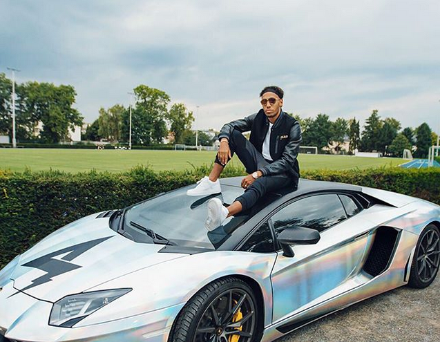 Aubameyang si-a pus la vanzare Lamborghini-ul personalizat! Cat cere in schimbul lui si ce masini mai detine atacantul_2
