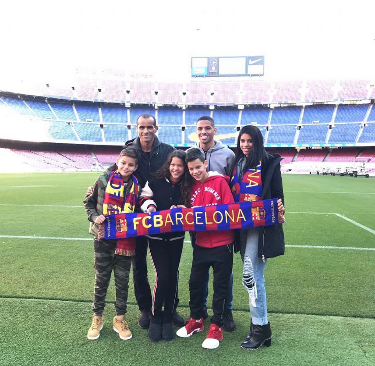 Dinamovistul Rivaldinho, in loja de onoare la Real Madrid - Barcelona! Si baiatul lui Mourinho a fost pe lista de invitati_2