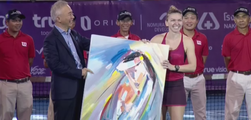 Halep, Pliskova, Ostapenko si Konta au avut parte de o surpriza la premiere! Thailandezii le-au facut picturi pe panza, dar a Simonei a fost cea mai ABSTRACTA :)