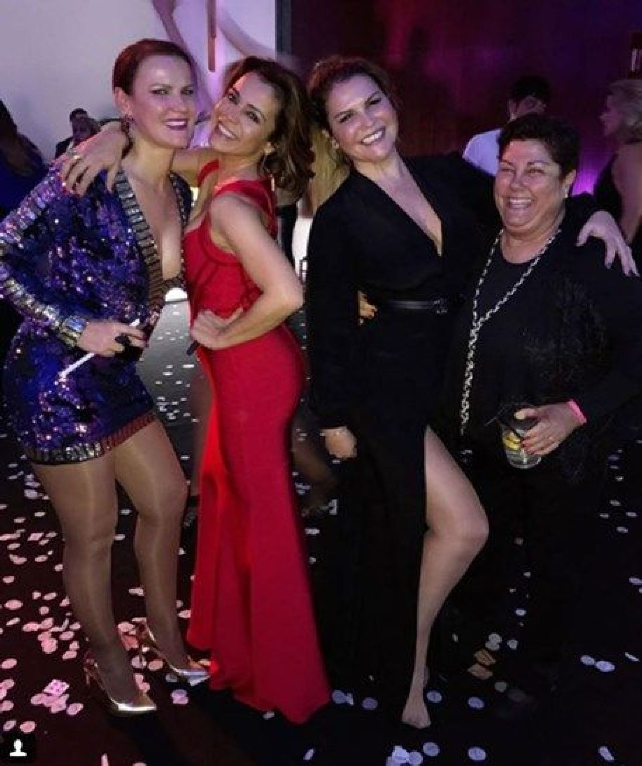 Ronaldo si-a facut propria gala si i-a pus pe prieteni si membrii familiei sa-i dea premii :) FOTO_3