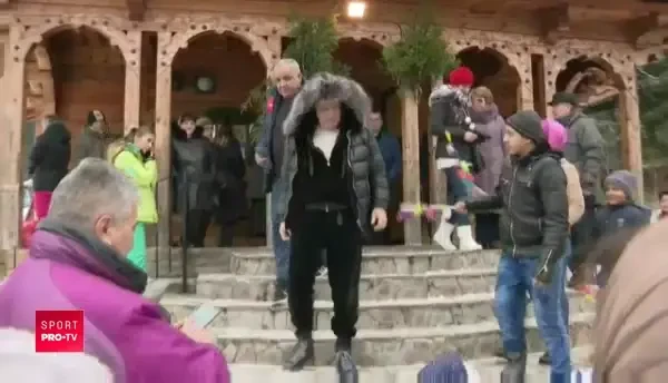 VIDEO EPIC! Becali, pe modul IGNORE! Ce au patit colindatorii si fanul care voia un selfie :))