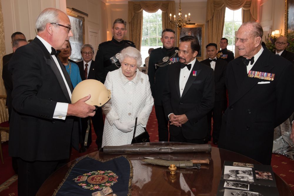 Faceti cunostinta cu CEL MAI BOGAT FOTBALIST din lume! E inca junior, dar are avion personal si liber de cheltuit banii familiei REGALE_3