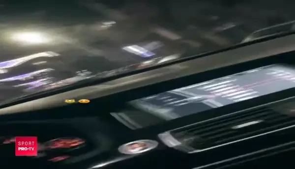 Viata de Mayweather! :) Golofca si-a tras iubita SUPER SEXY dupa plecarea de la Steaua! Unde a dus-o de Sarbatori