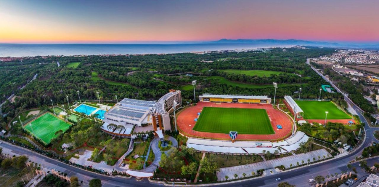 MM are MASA in clubul Champions League! :))