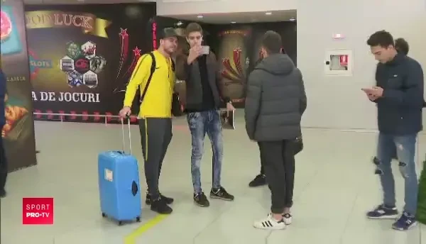 Au venit cu CLASA la aeroport! :)) Surpriza uriasa pentru Alibec. Ce i s-a intamplat la plecarea Stelei