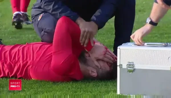 FABULOS! Sumudica a inceput sa vorbeasca in ROMANA cu un albanez. Ce i-a zis in timpul meciului :))