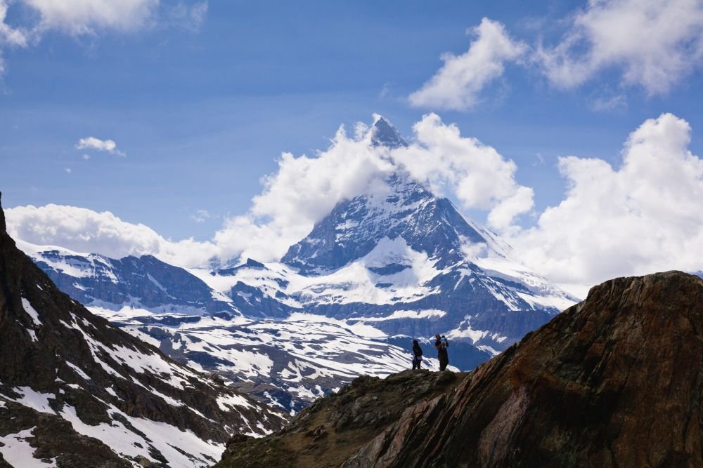 Situatie incredibila la una dintre cele mai populare statiuni de schi din lume: 13.000 de turisti sunt BLOCATI! Risc maxim de avalansa, nimeni nu poate pleca din oras!