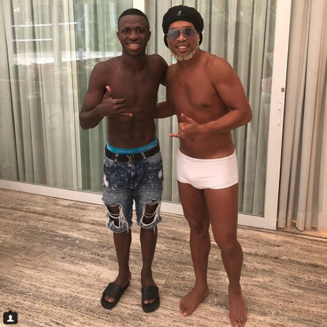 Schimbarea soc de look a lui Ronaldinho in