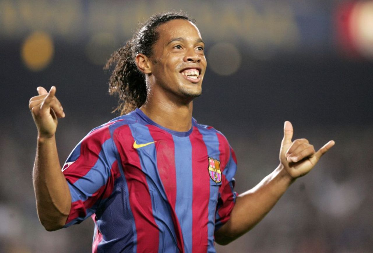 Schimbarea soc de look a lui Ronaldinho in