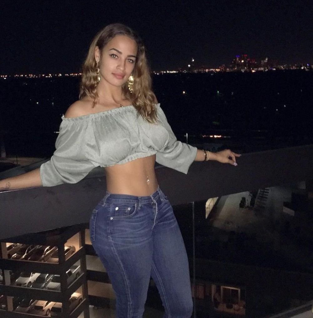 Uita-te la tine cat esti de grasa! Fosta prietena a lui Hamilton a dezvaluit cum a fost batjocorita in public de campionul mondial