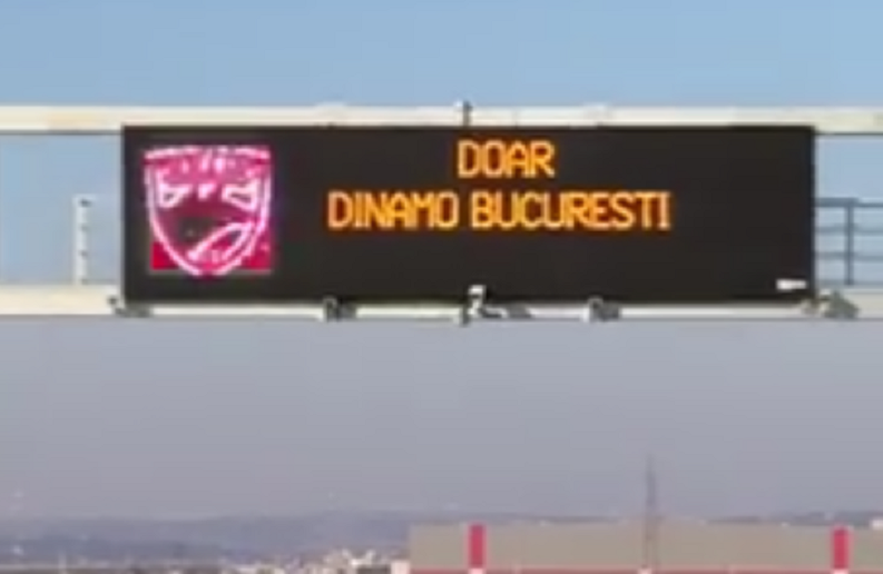 Doar Dinamo Bucuresti . Ultrasii lui Dinamo au OCUPAT o autostrada din Romania! Aparitie complet neasteptata pe un panou electronic