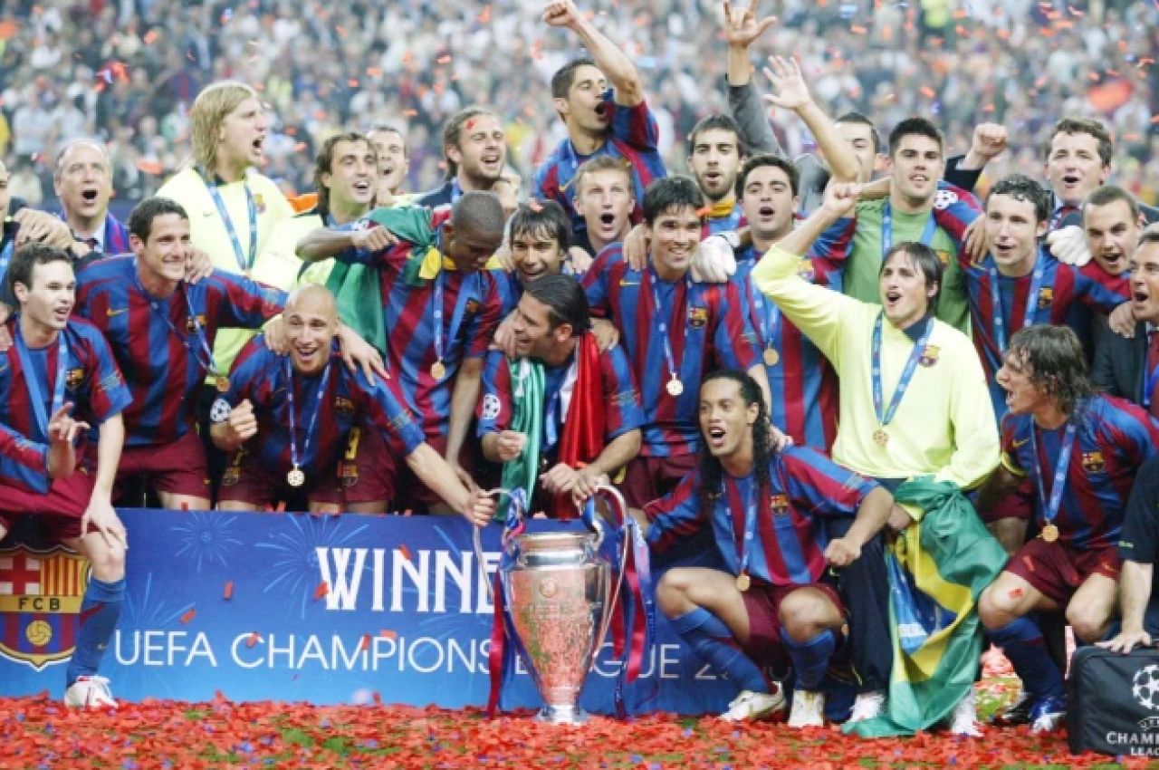 5 momente magice ale lui Ronaldinho la Barcelona. ZEUL fotbalului cu zambetul pe buze, onorat de clubul catalan dupa anuntul retragerii_6