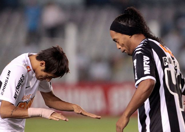 Neymar a aflat ca Ronaldinho s-a hotarat sa se retraga si a intrat imediat pe internet. Mesajul emotionant postat de urmas