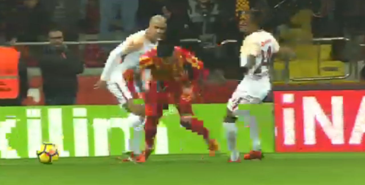 CUTREMUR PENTRU SUMUDICA! Kayseri 1-3 Galatasaray! Meci Teribil in Turcia: Sumudica a innebunit de nervi_7