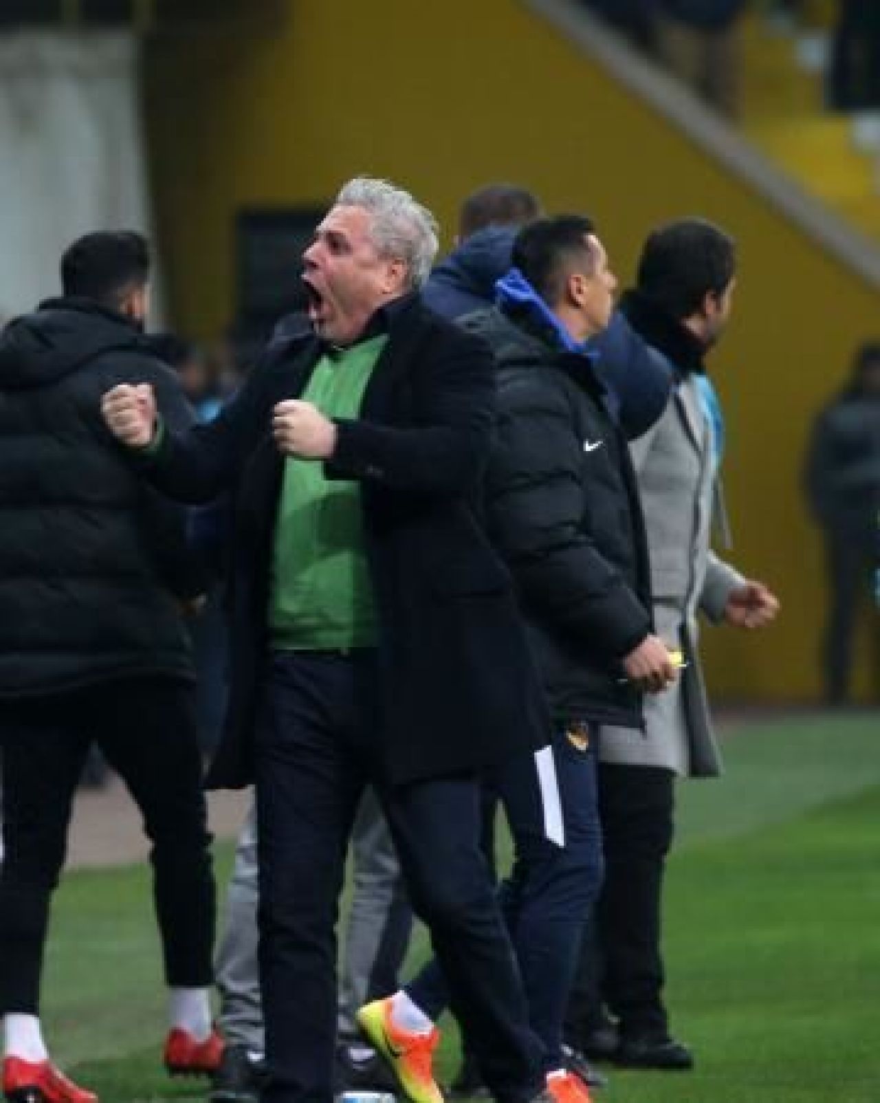 Toate ipostazele nebune in care a fost surprins Sumudica la meciul cu Galatasaray :) FOTO si VIDEO_1
