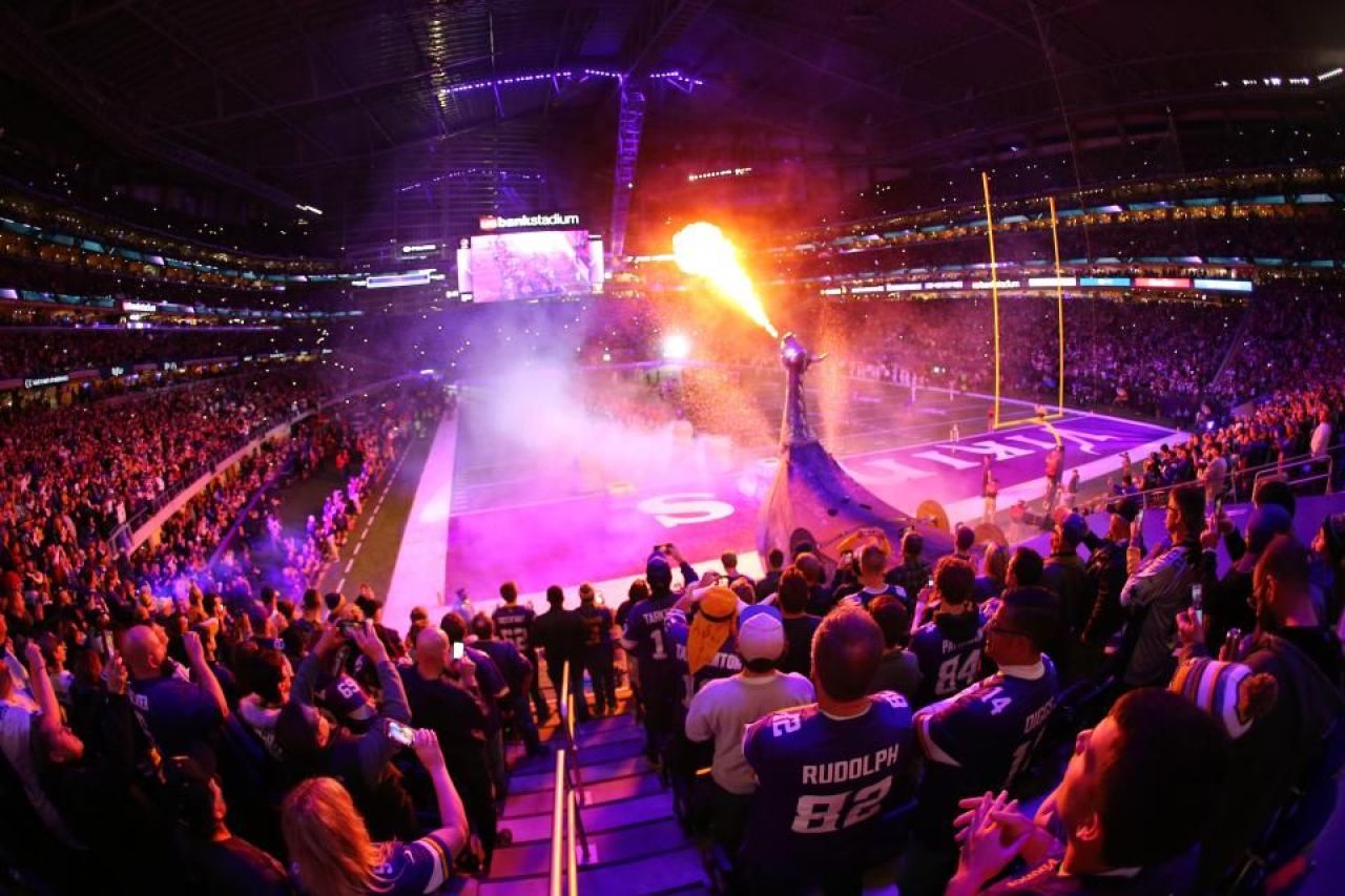 FOTO: Cum arata stadionul de 1 miliard $ pe care se joaca Super Bowl-ul, in noaptea de duminica spre luni_1