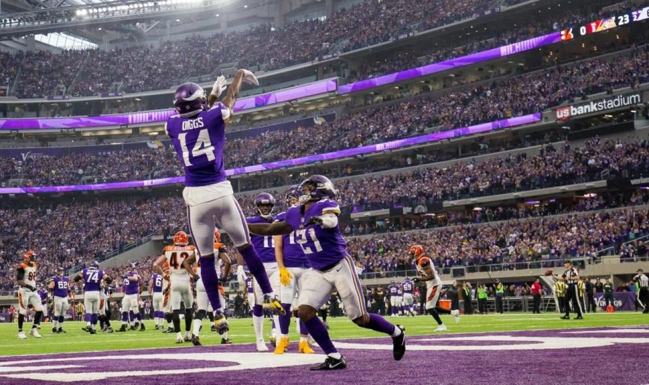 FOTO: Cum arata stadionul de 1 miliard $ pe care se joaca Super Bowl-ul, in noaptea de duminica spre luni_2