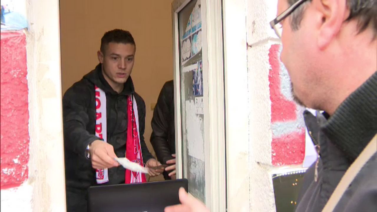 FOTO: Surpriza uriasa pentru fanii dinamovisti! Torje le-a dat bilete la partida cu Craiova: