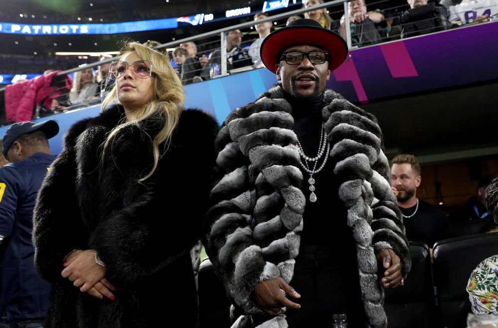 Numai el putea sa apara asa ;) Cum s-a imbracat Floyd Mayweather pentru 