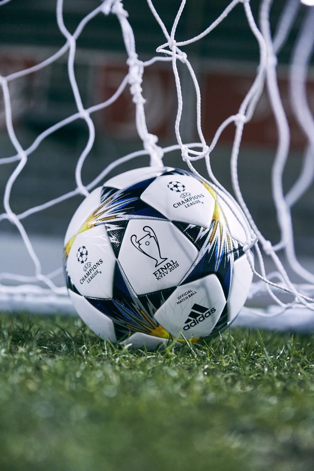 FOTO: Aceasta este mingea cu care se va juca in fazele eliminatorii din Liga Campionilor! De unde este inspirat design-ul_4