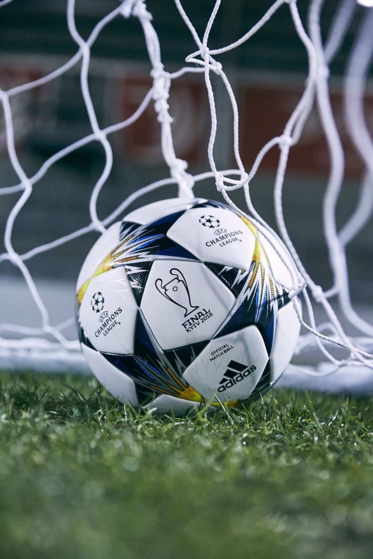 FOTO: Aceasta este mingea cu care se va juca in fazele eliminatorii din Liga Campionilor! De unde este inspirat design-ul_4