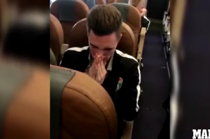 CocalaRUS , fotbalistul rus care se crede Mayweather :) Isi sufla nasul in bancnote de 5000 de ruble VIDEO