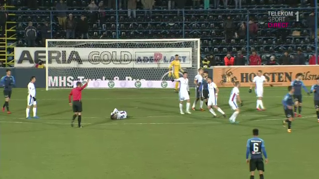 Accidentare DRAMATICA in Liga I! Mihai Roman, dus cu salvarea la spital dupa ce a primit o minge in figura_4