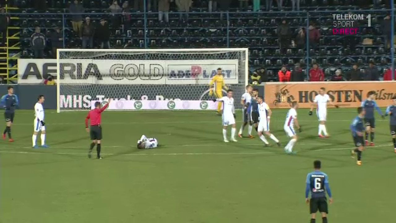Accidentare DRAMATICA in Liga I! Mihai Roman, dus cu salvarea la spital dupa ce a primit o minge in figura_4