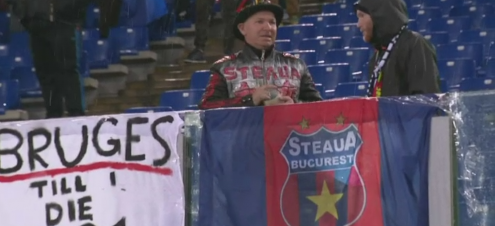 Coregrafie cu PELERINE DE PLOAIE a stelistilor la Roma! VIDEO: cum arata tribuna romanilor
