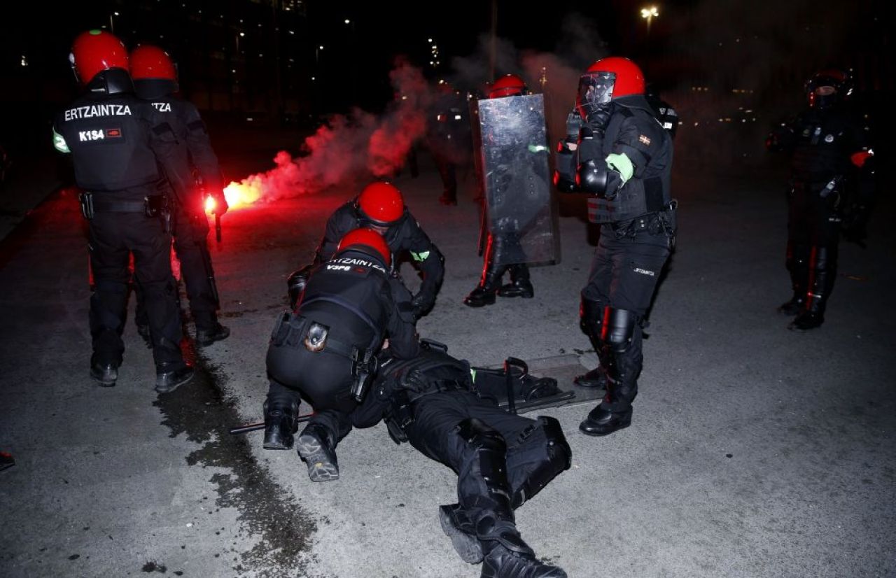 TRAGEDIE: un politist a murit in urma luptelor de strada, aseara, in Europa League_1