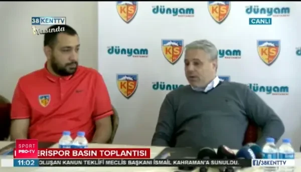 Sumudica, PE PASTILE! :)) Si-a luat medicamentele in conferinta de presa. VIDEO