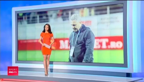 Sumudica, PE PASTILE! :)) Si-a luat medicamentele in conferinta de presa. VIDEO