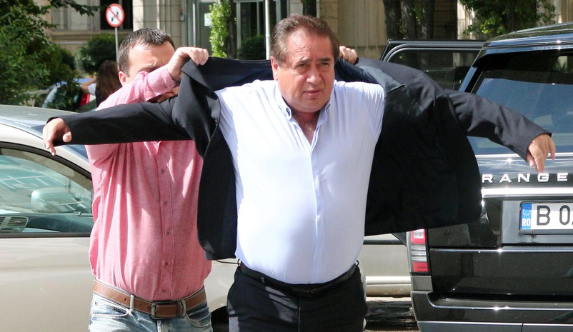 Faza nevazuta de la finalul meciului care a trimis-o pe Dinamo in Play Out! Niculae s-a dus in vestiar, jucatorii l-au primit cu cel mai faimos refren din fotbalul romanesc :)