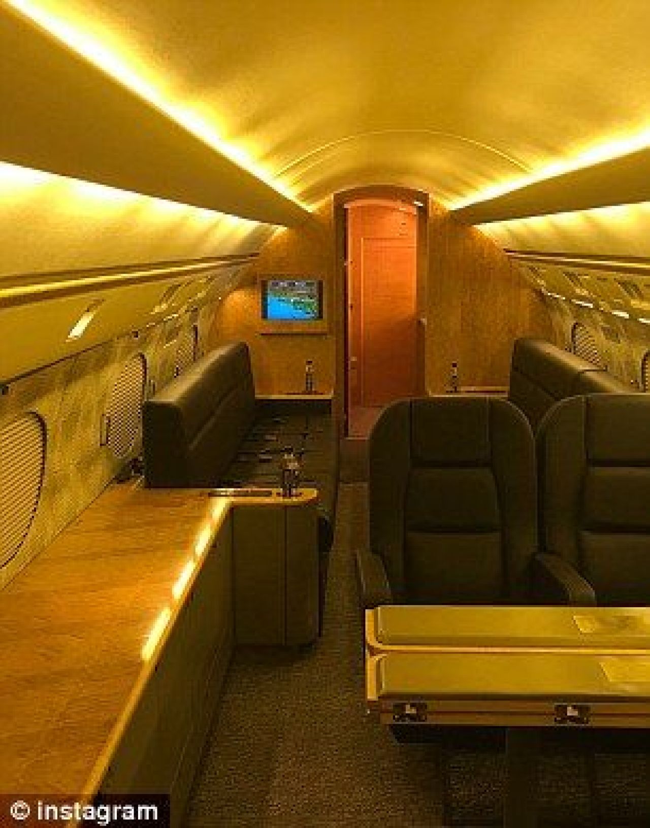 Mayweather, erou principal in Fifty Shades of Grey! Avion cadou si petrecere cu tema la Hollywood!_2