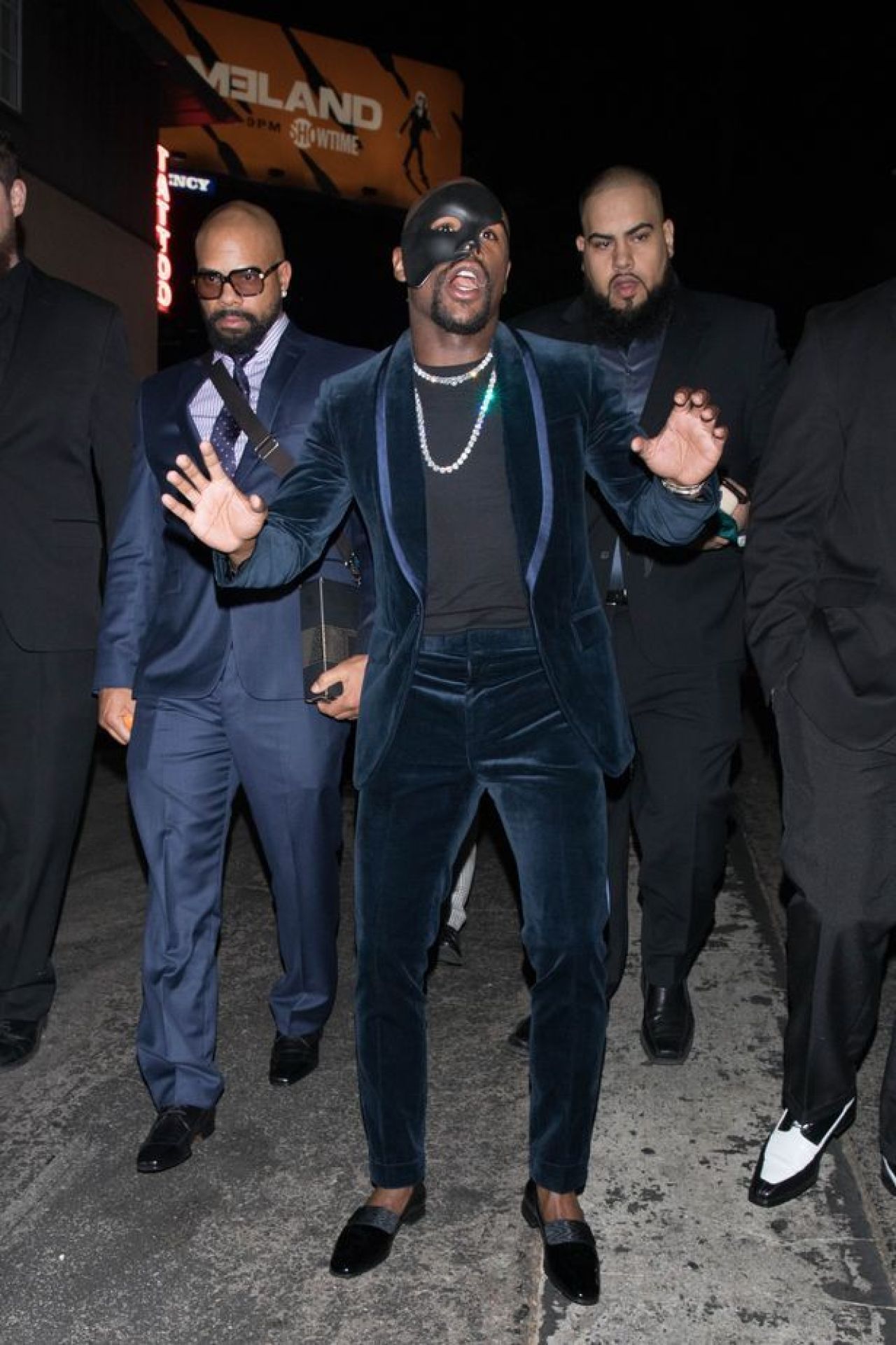 Mayweather, erou principal in Fifty Shades of Grey! Avion cadou si petrecere cu tema la Hollywood!_5