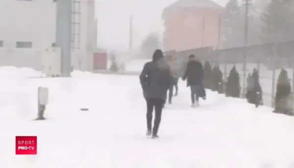 Imagini SENZATIONALE de la Craiova! Cum se antreneaza jucatorii SUB NAMETI pentru supermeciul cu Dinamo