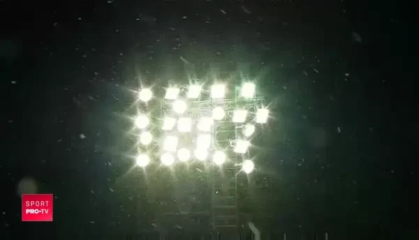 Imagini UNICE in lume pe GHETARUL de la Sibiu! Cum invingi natura cu zapada, matura si lopata :))