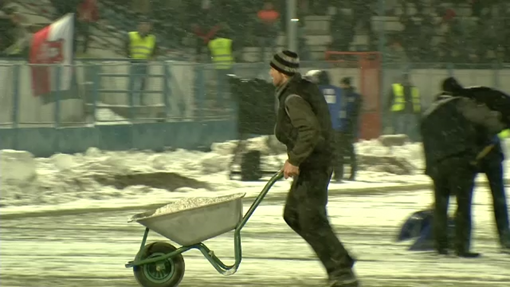 Imagini UNICE in lume pe GHETARUL de la Sibiu! Cum invingi natura cu roaba, matura si lopata :))_5